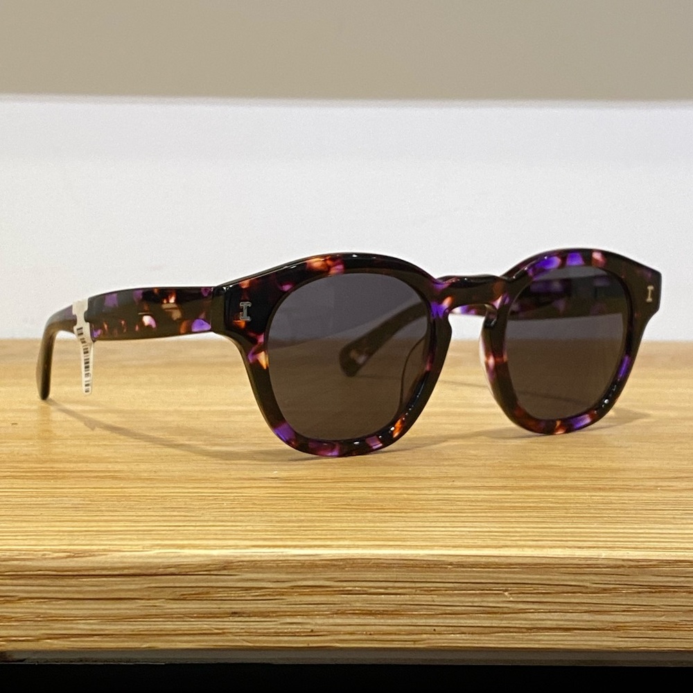 Illesteva Madison in Berry Tortoise